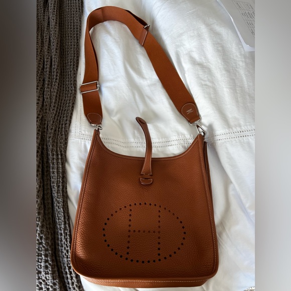 Hermes Gold Evelyne PM with palladium hardware - Picture 2 of 13